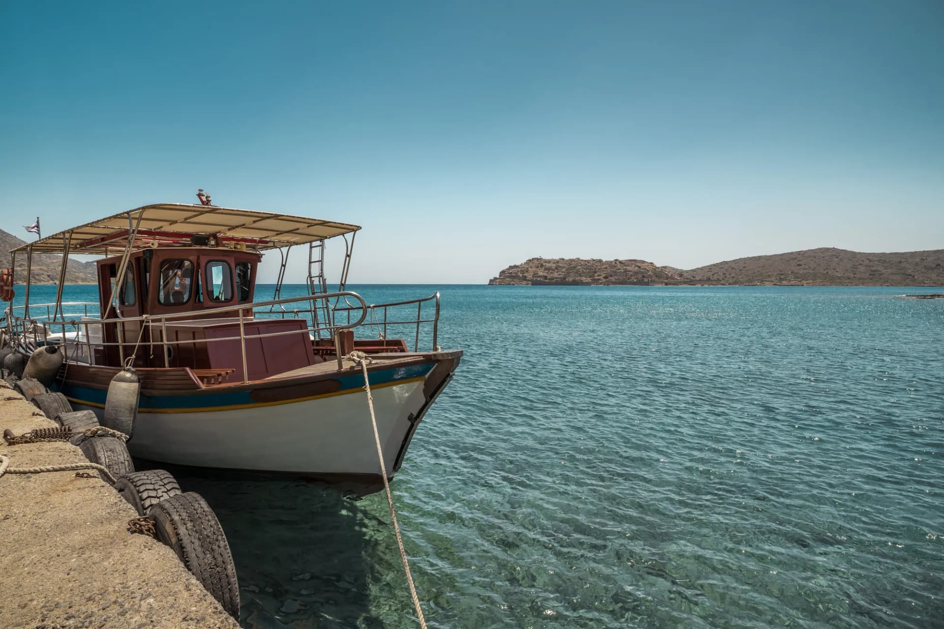 Plaka en Crète : le village de pêcheurs face à Spinalonga, mon guide — Crète, guide de voyage Âme Bohème