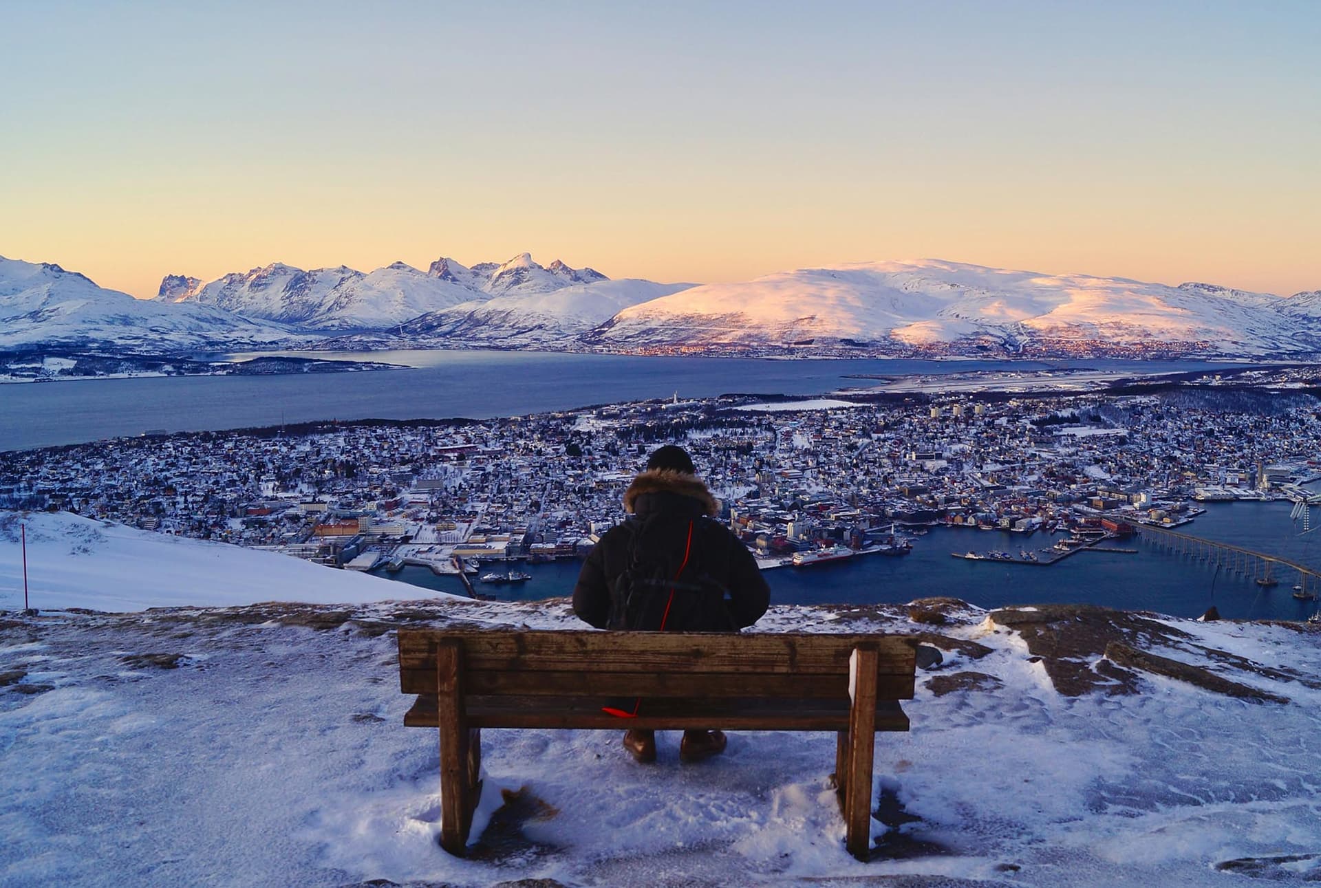 Tromsø vue depuis Fjellheisen — entre montagnes, fjords et lumière arctique