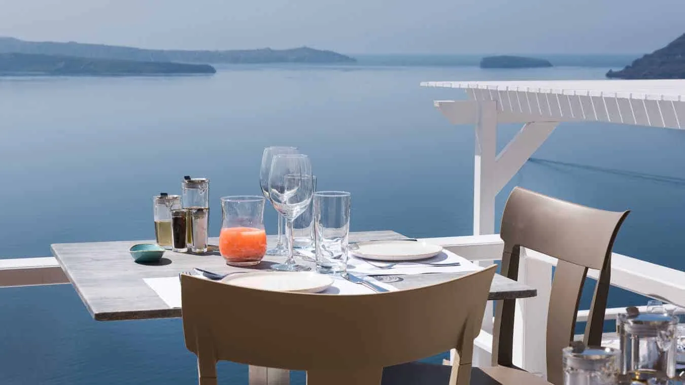 Les 10 Meilleurs bars de Santorin pour boire un verre
