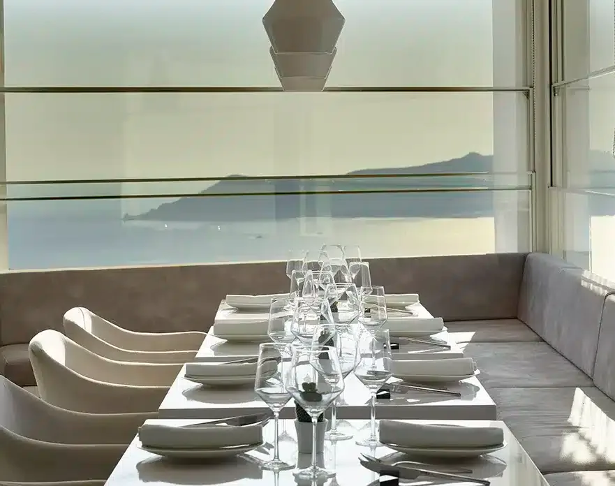 Les 10 Meilleurs bars de Santorin pour boire un verre