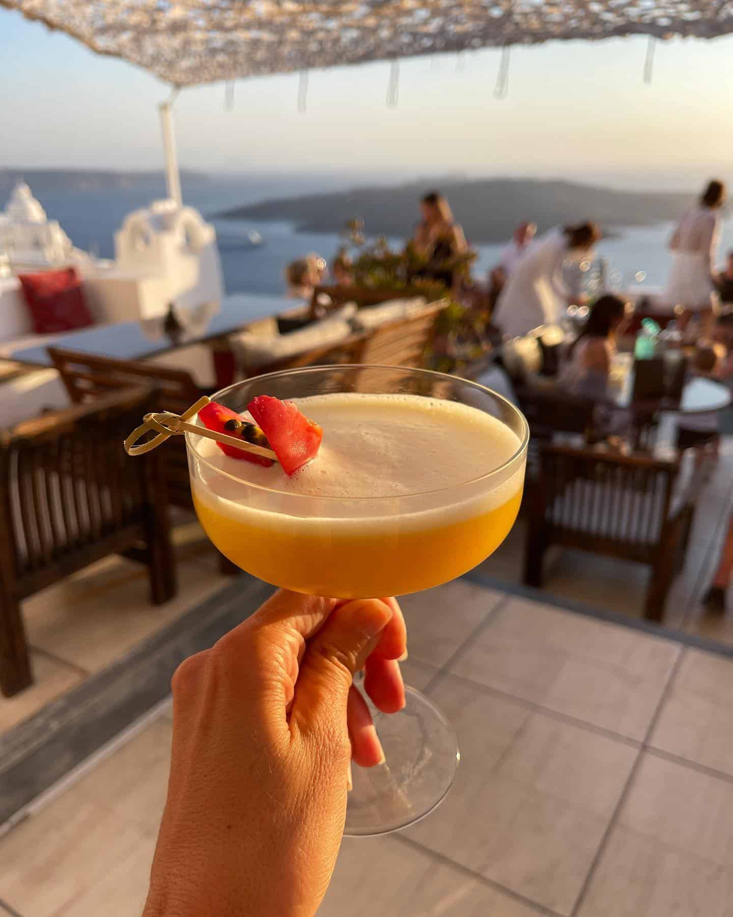 Les 10 Meilleurs bars de Santorin pour boire un verre