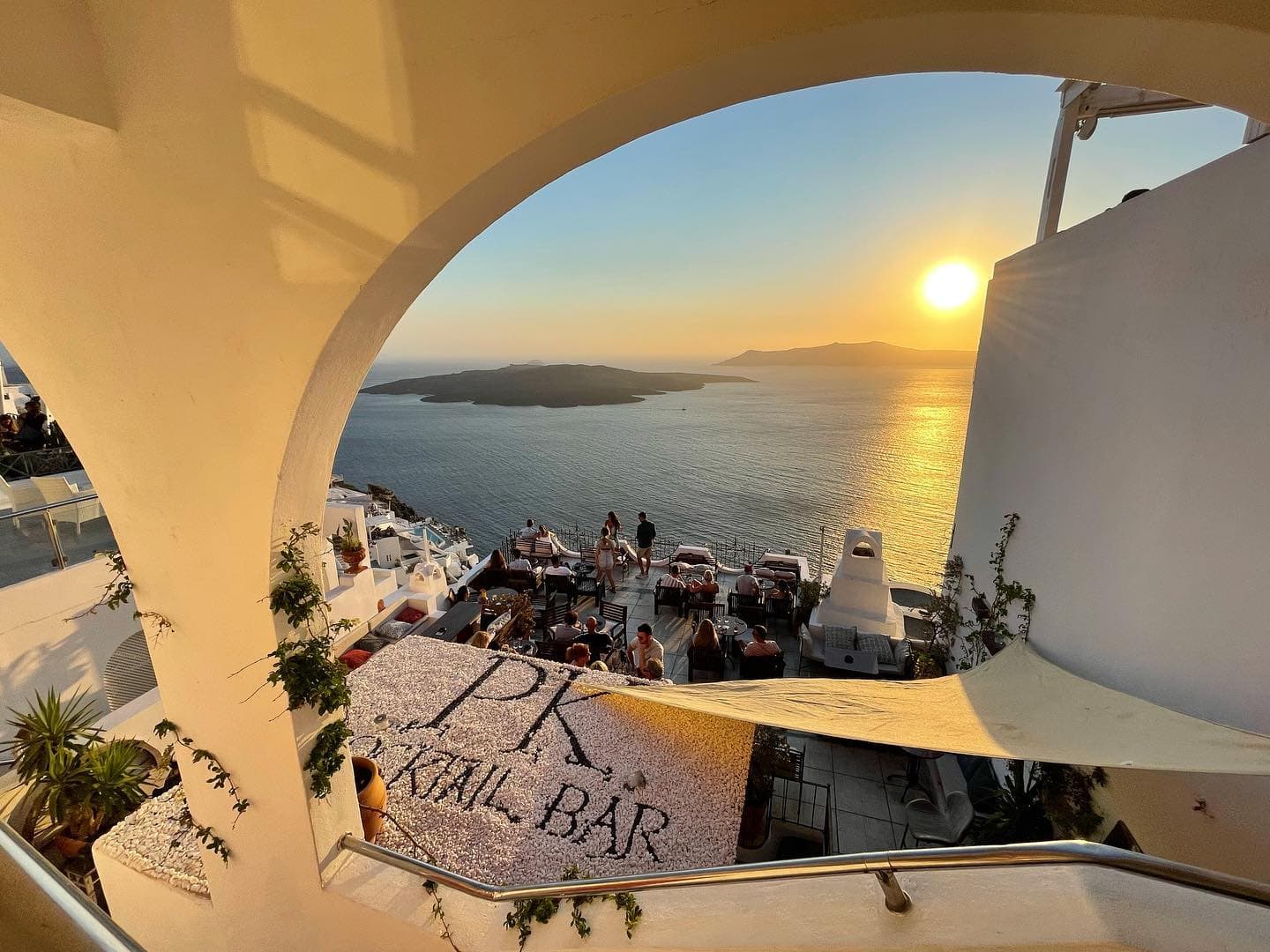 Les 10 Meilleurs bars de Santorin pour boire un verre