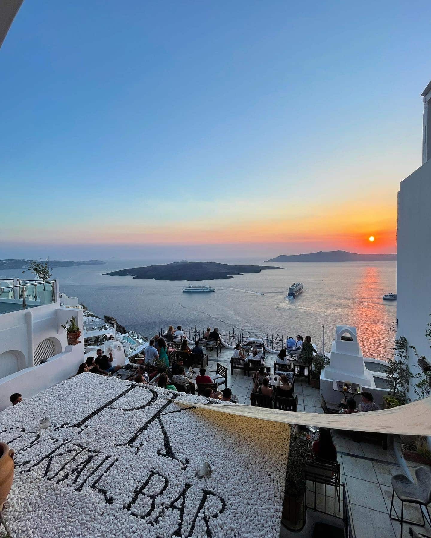 Les 10 Meilleurs bars de Santorin pour boire un verre