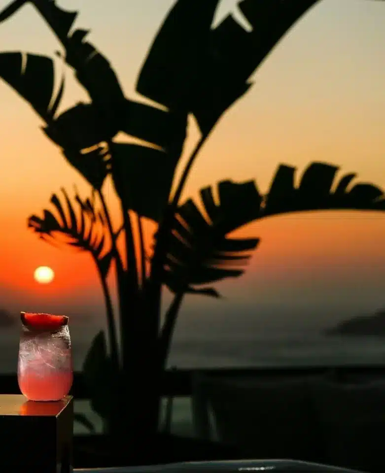 Les 10 Meilleurs bars de Santorin pour boire un verre