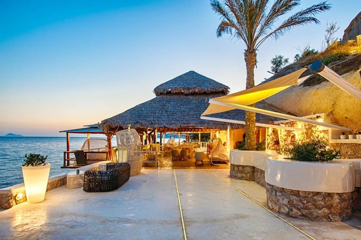 Les 10 Meilleurs bars de Santorin pour boire un verre