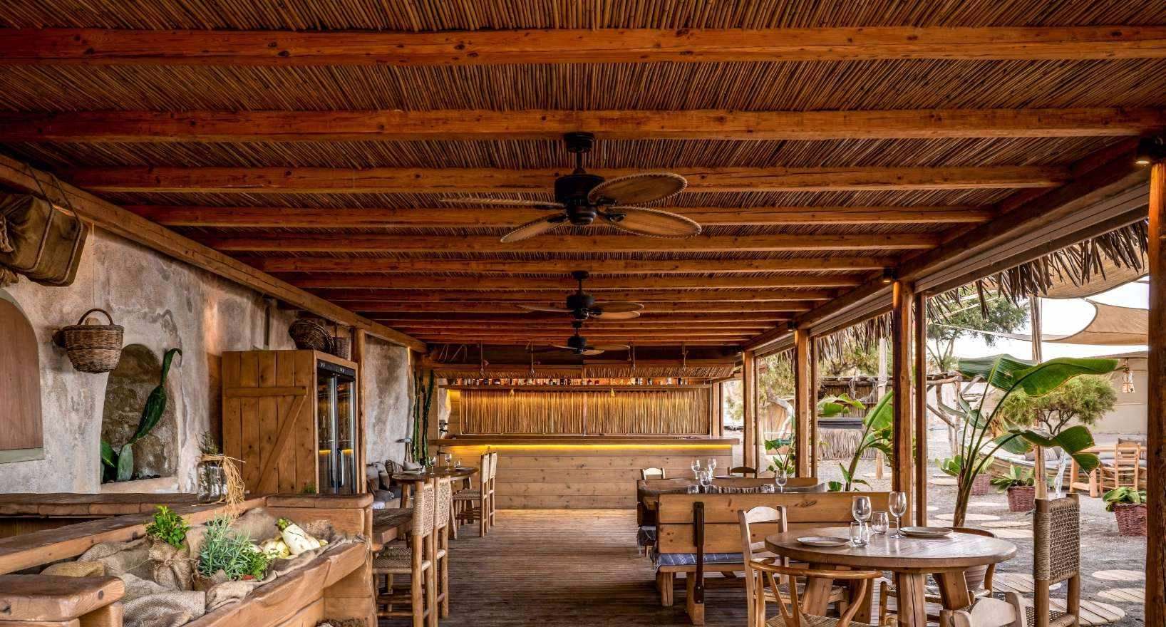 Les 10 Meilleurs bars de Santorin pour boire un verre