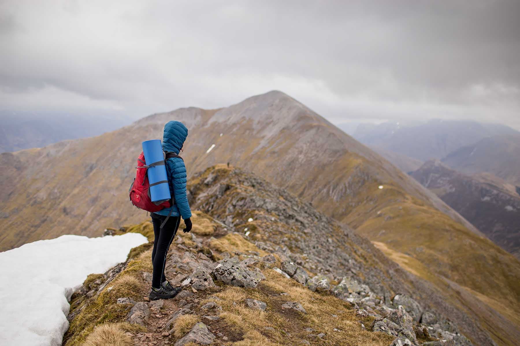 Conseils pour un voyage solo en sécurité dans la nature