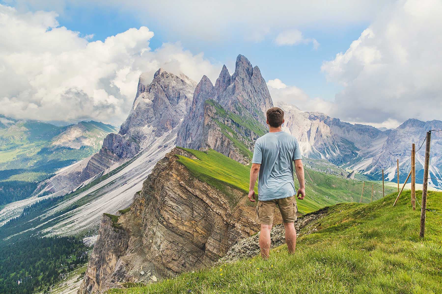 Conseils pour un voyage solo en sécurité dans la nature