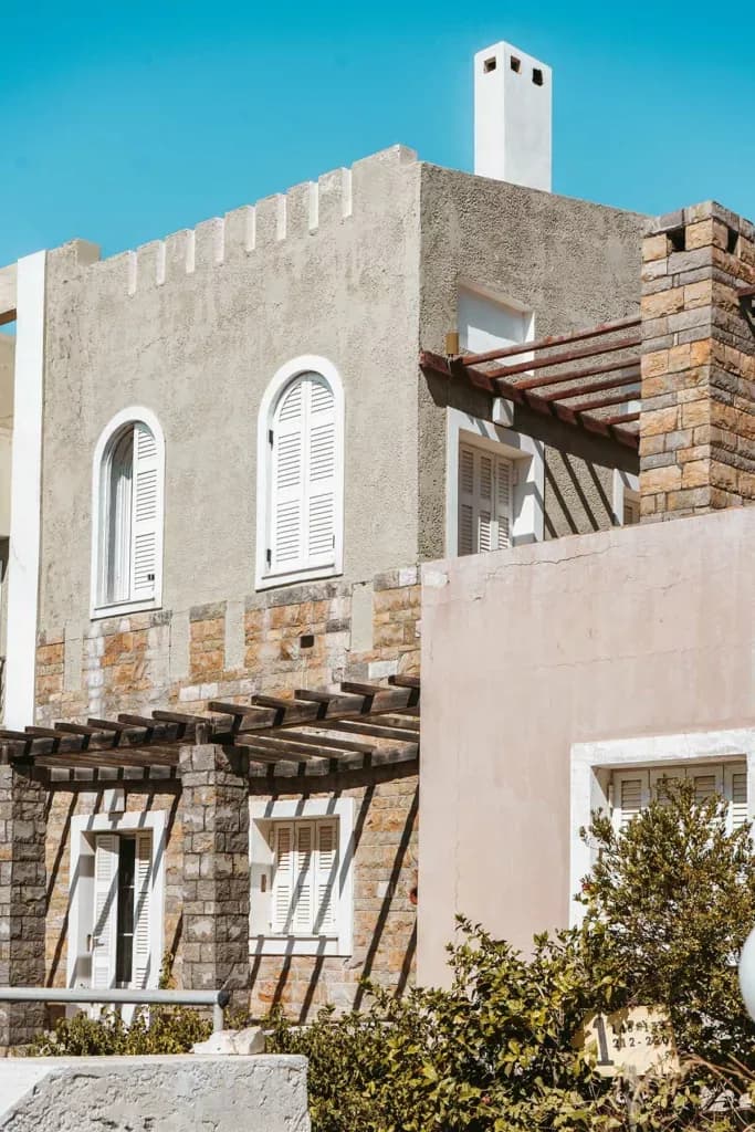 Exploration et urbex d’un hôtel en Crète – Shooting inattendu