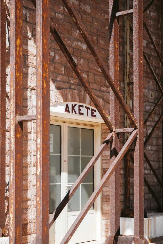 Exploration et urbex d’un hôtel en Crète – Shooting inattendu