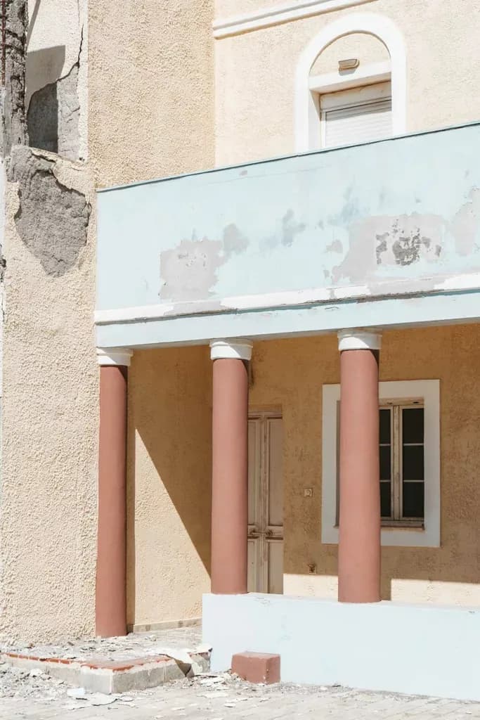 Exploration et urbex d’un hôtel en Crète – Shooting inattendu