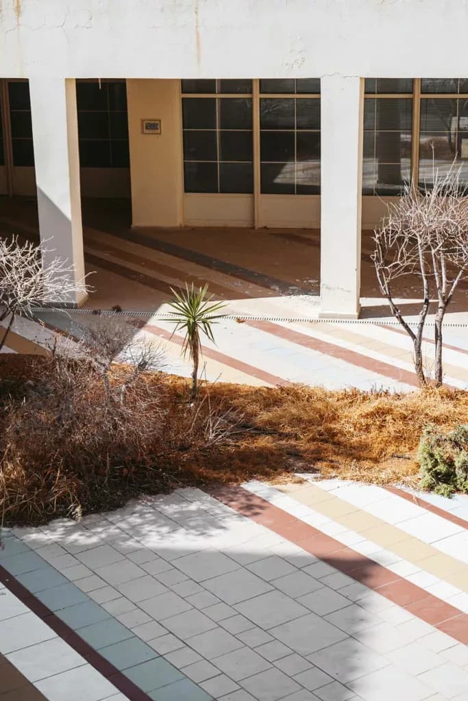 Exploration et urbex d’un hôtel en Crète – Shooting inattendu