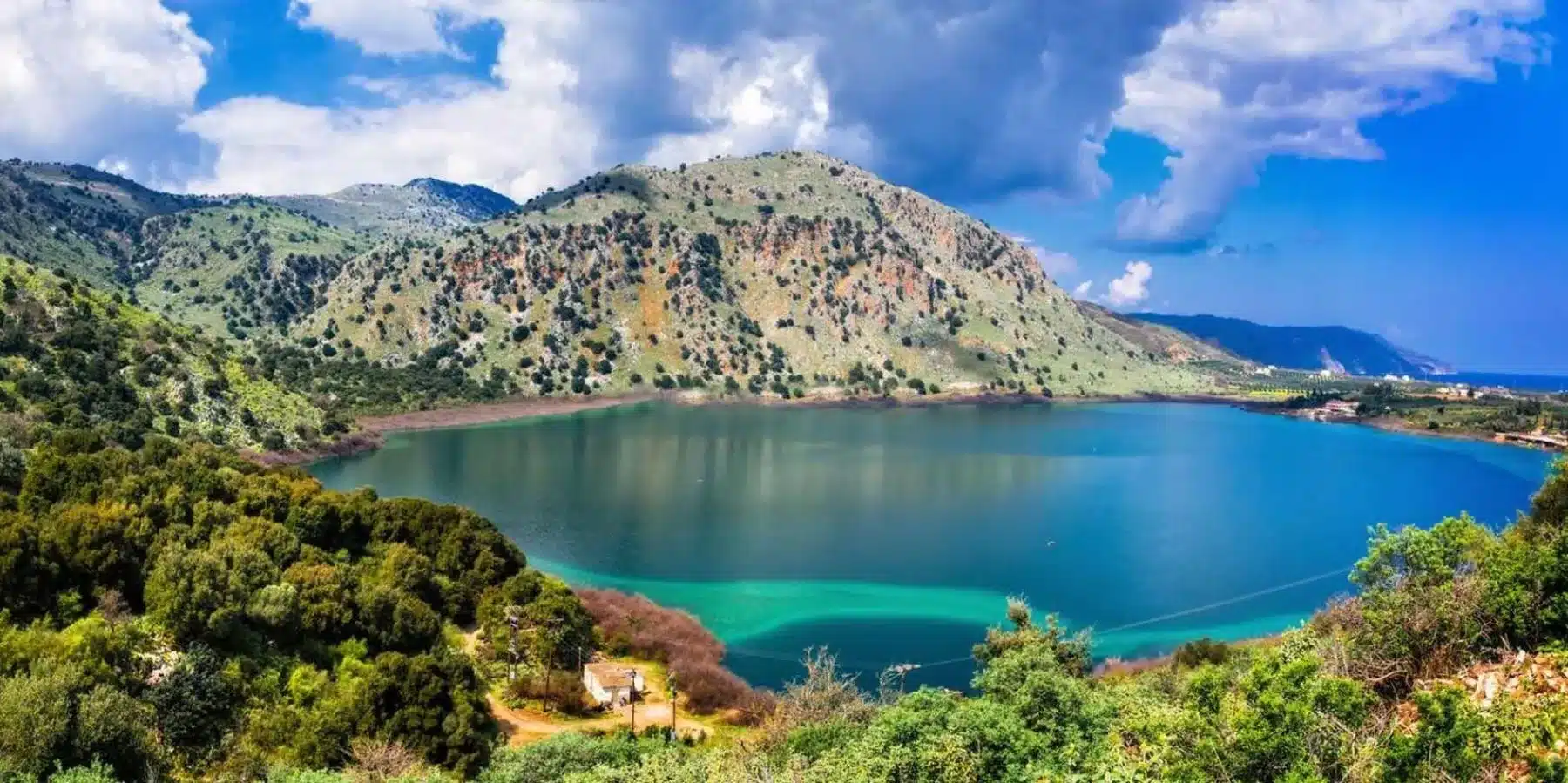 Découverte du lac Kournas : Le joyau caché de la Crète — Crète, guide de voyage Âme Bohème