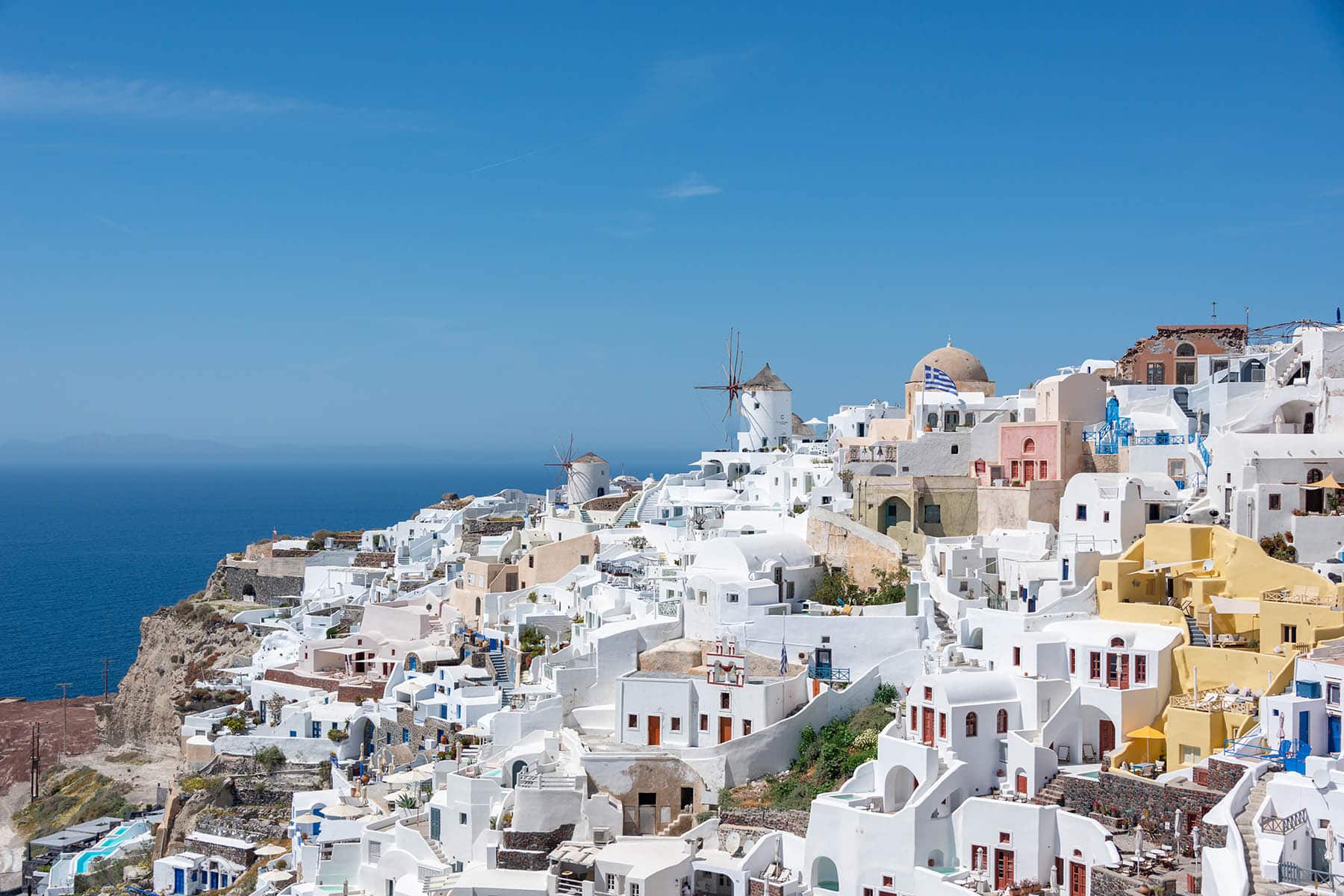 Où se trouve Santorin ? Coordonnées, distances et infos pratiques