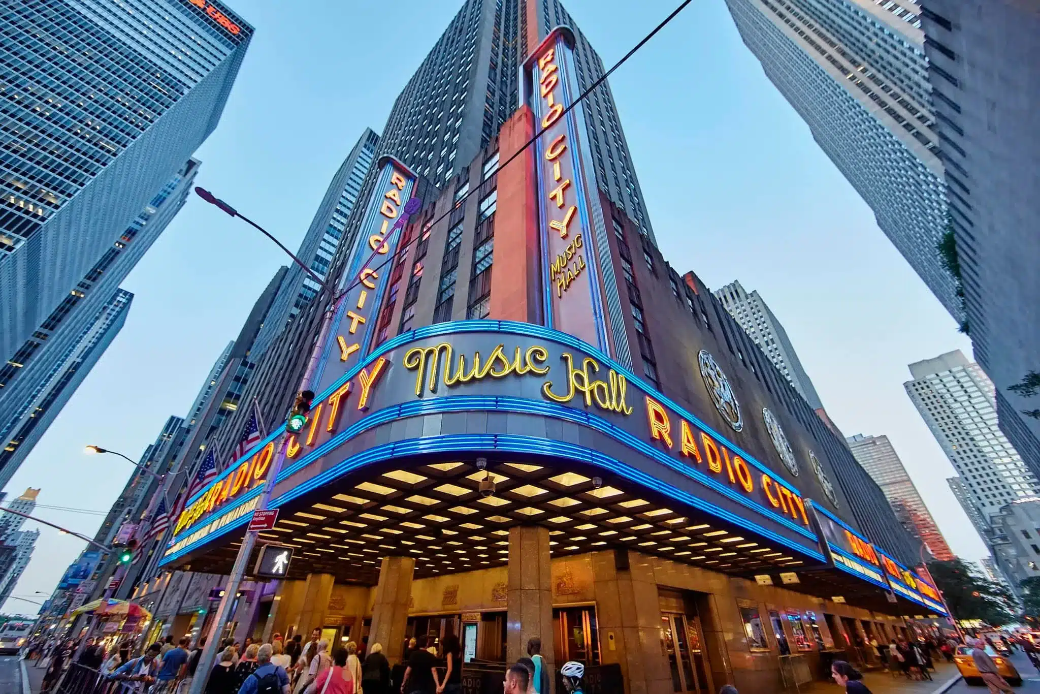 Radio City Music Hall : Lieu de divertissement emblématique de New York — New York, guide de voyage Âme Bohème