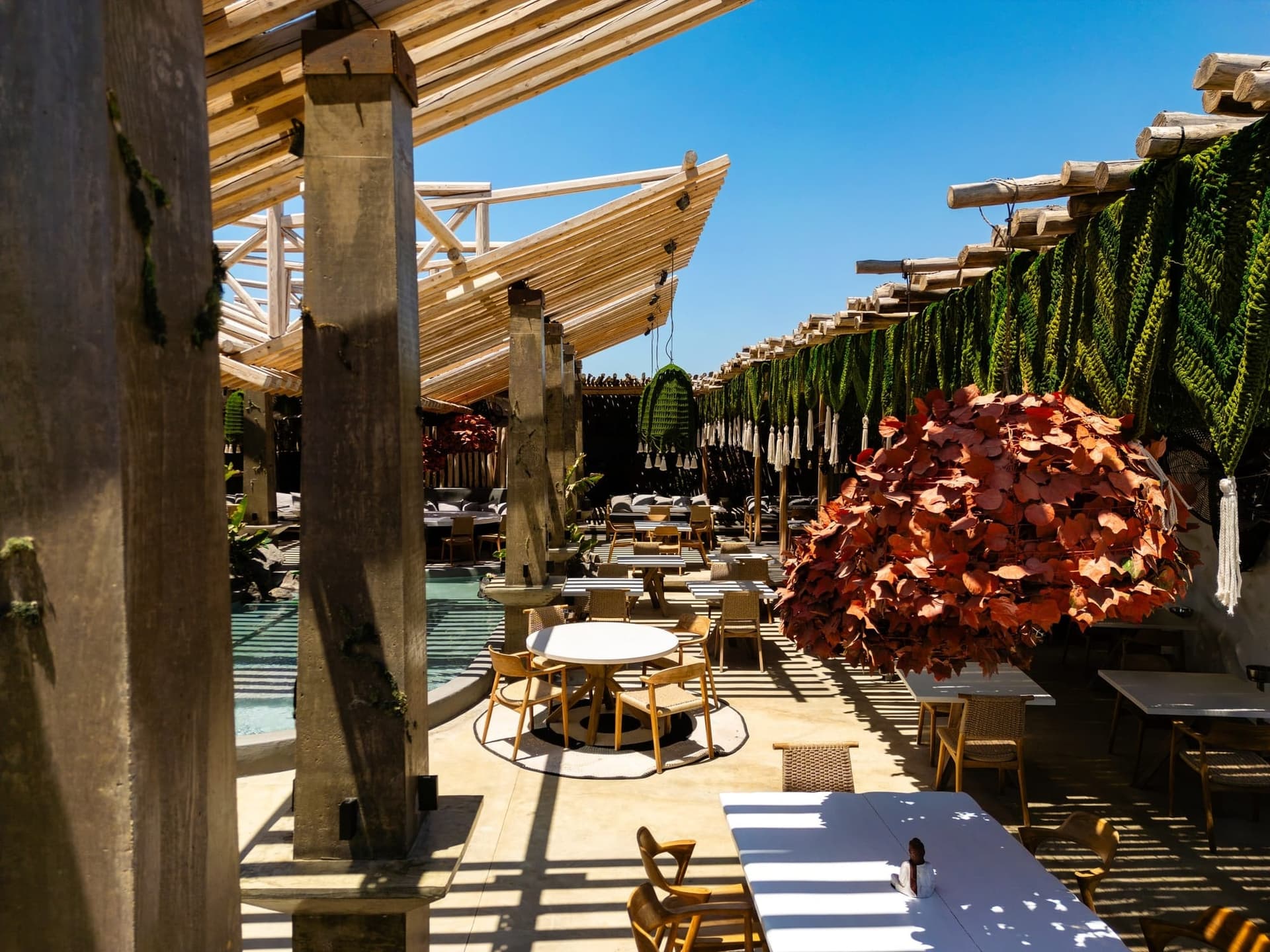 Les 6 Meilleurs Beach Clubs de Santorin