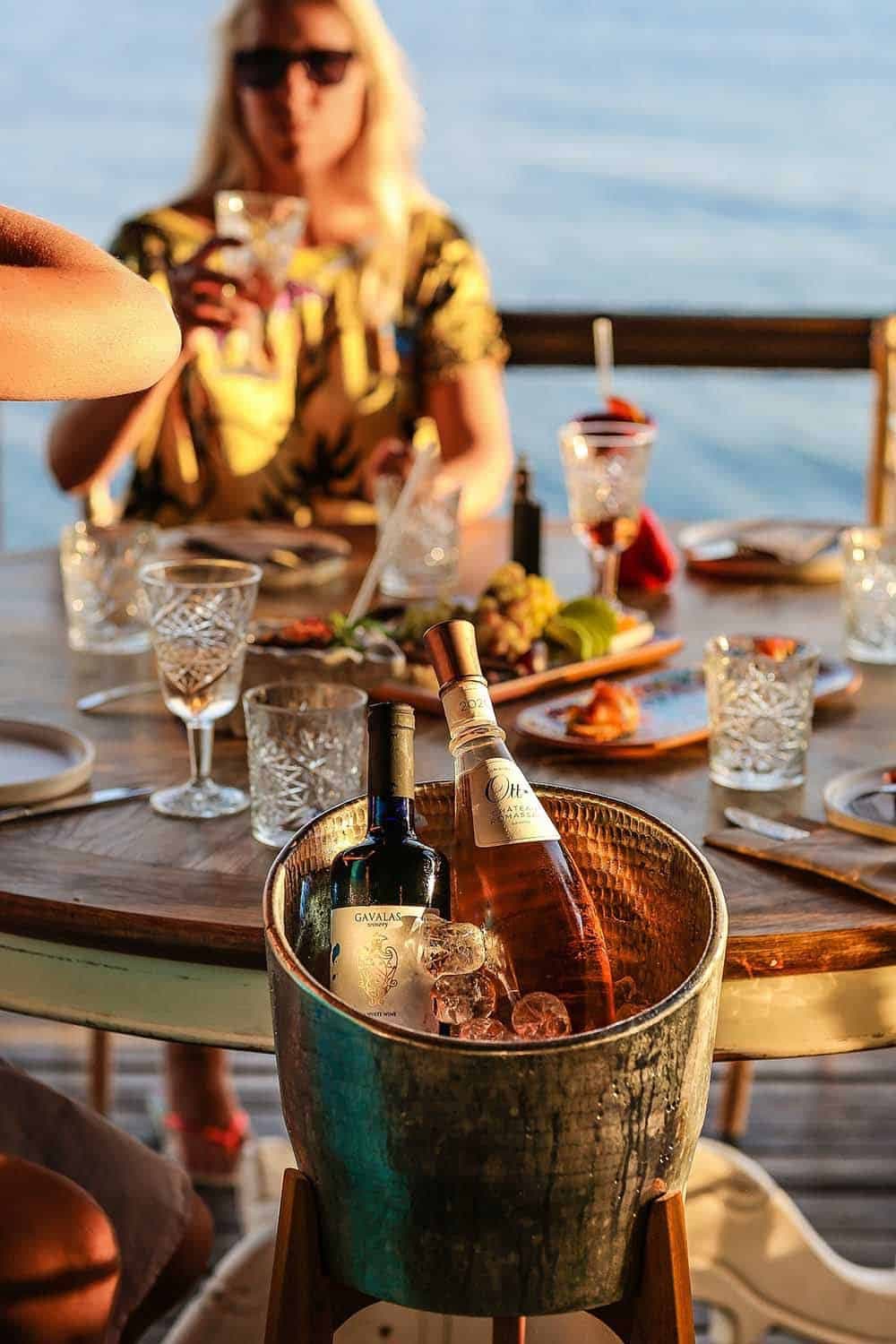 Les 6 Meilleurs Beach Clubs de Santorin