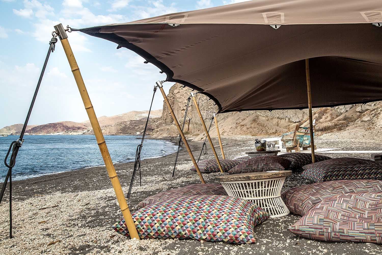 Les 6 Meilleurs Beach Clubs de Santorin