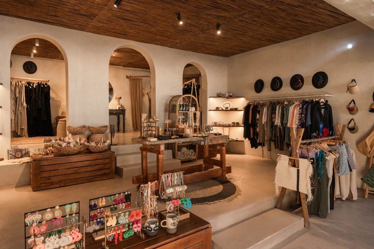 Les 6 Meilleurs Beach Clubs de Santorin