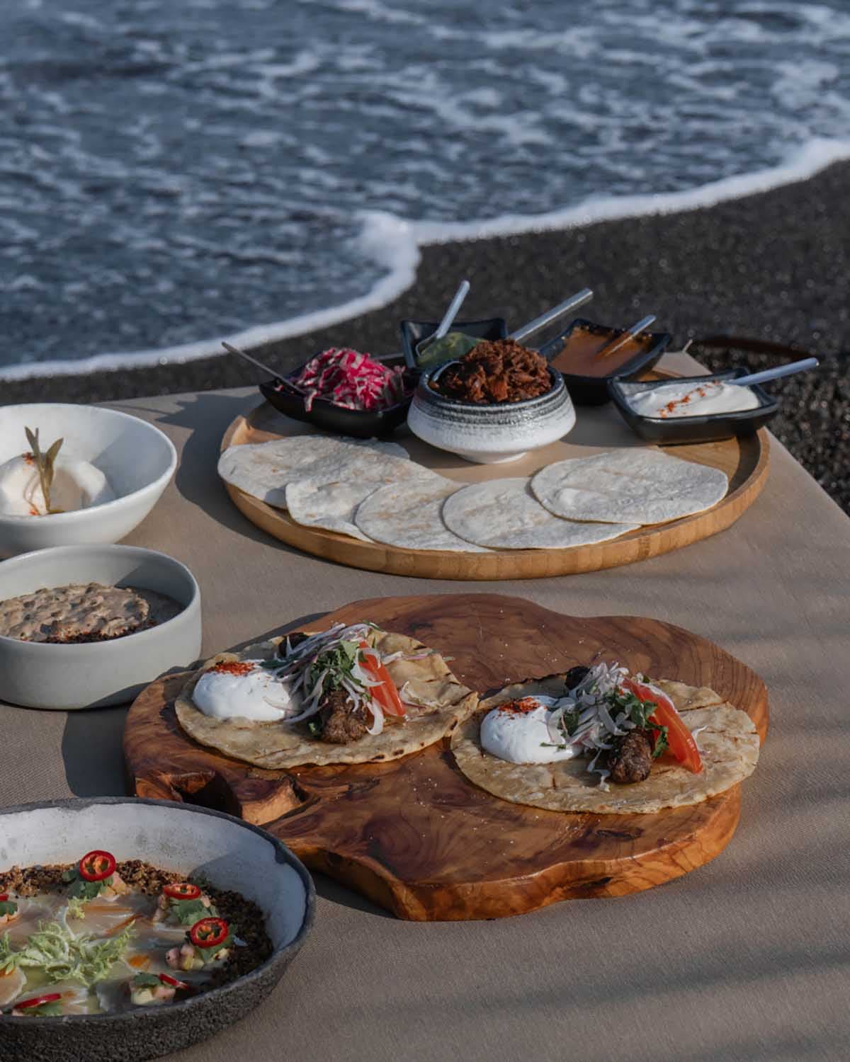 Les 6 Meilleurs Beach Clubs de Santorin