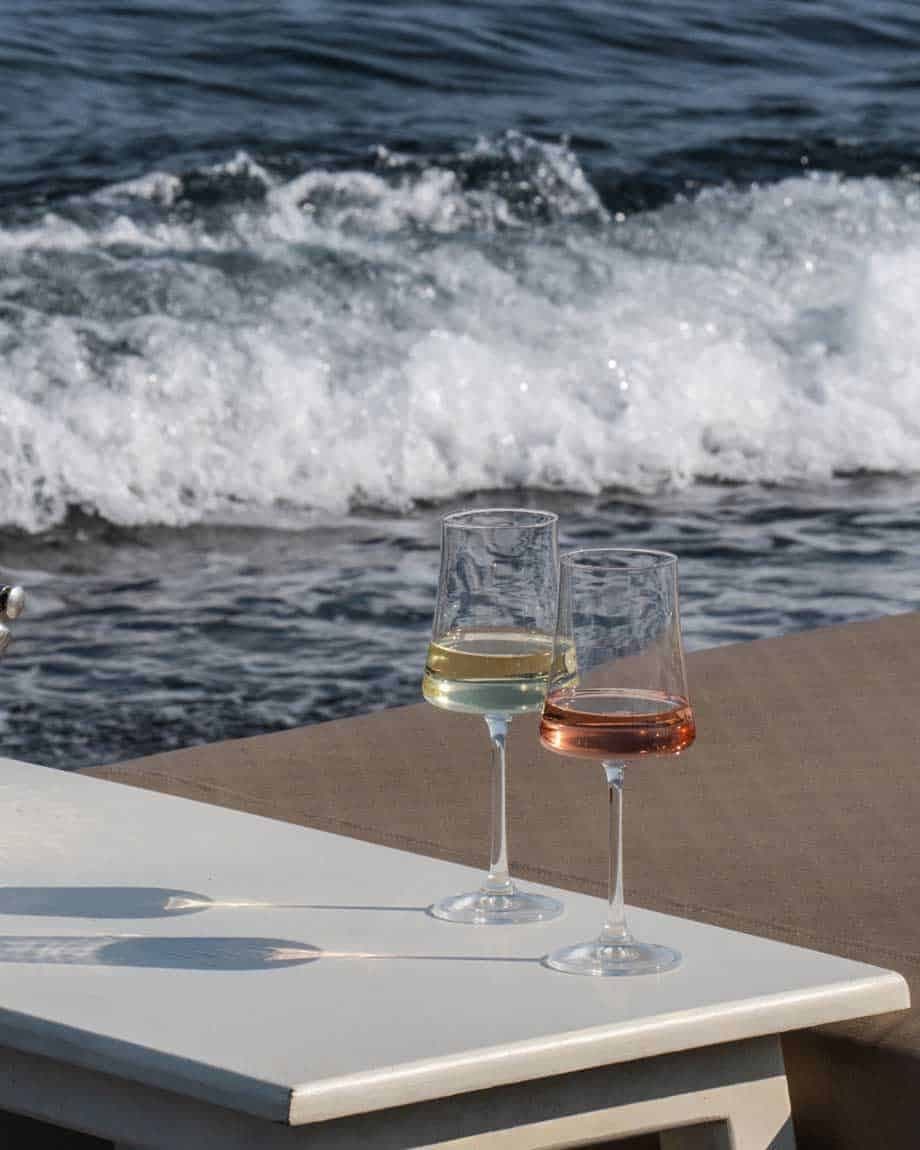 Les 6 Meilleurs Beach Clubs de Santorin