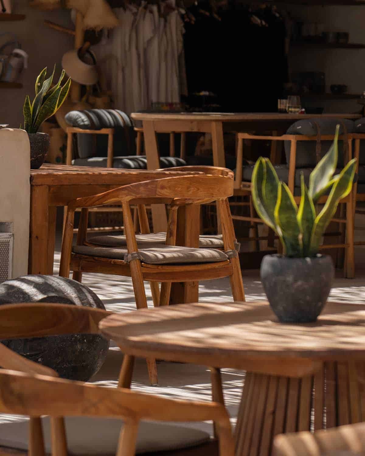 Les 6 Meilleurs Beach Clubs de Santorin