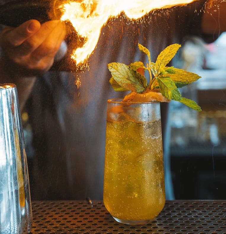 Les 6 Meilleurs Beach Clubs de Santorin