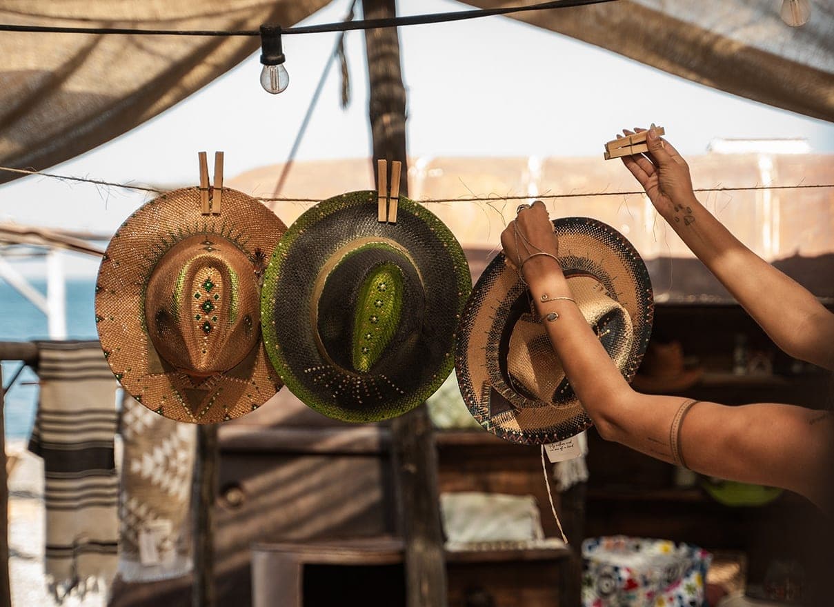 Les 6 Meilleurs Beach Clubs de Santorin