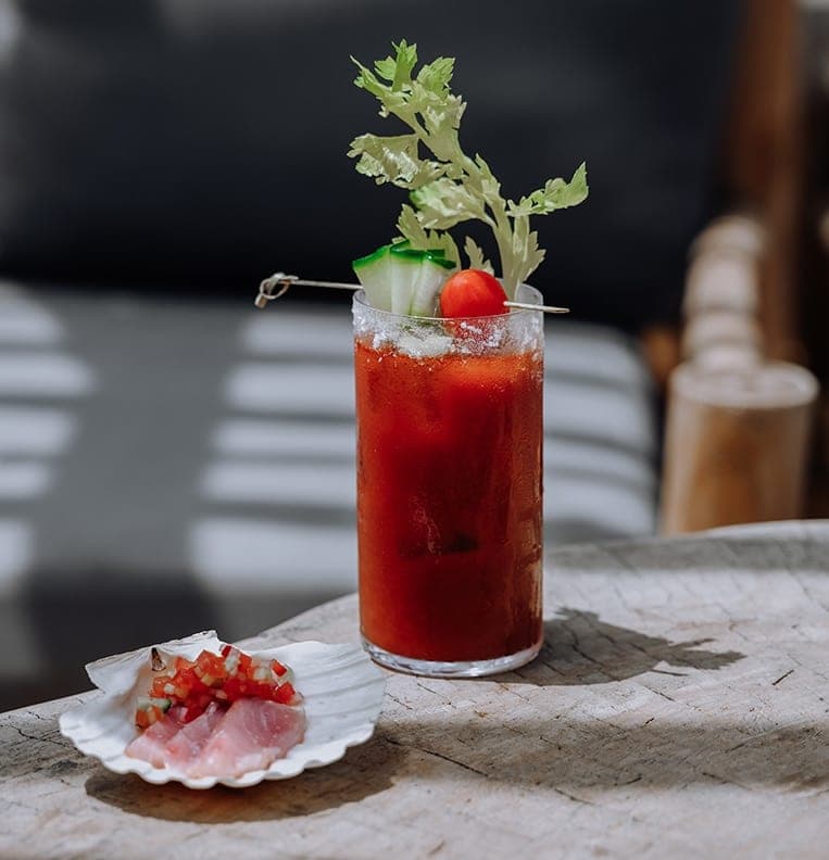 Les 6 Meilleurs Beach Clubs de Santorin