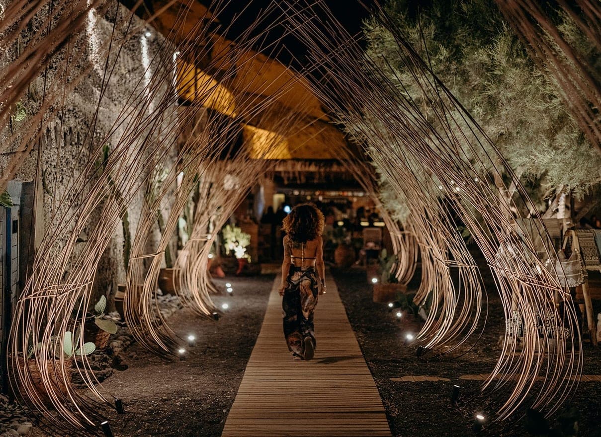 Les 6 Meilleurs Beach Clubs de Santorin