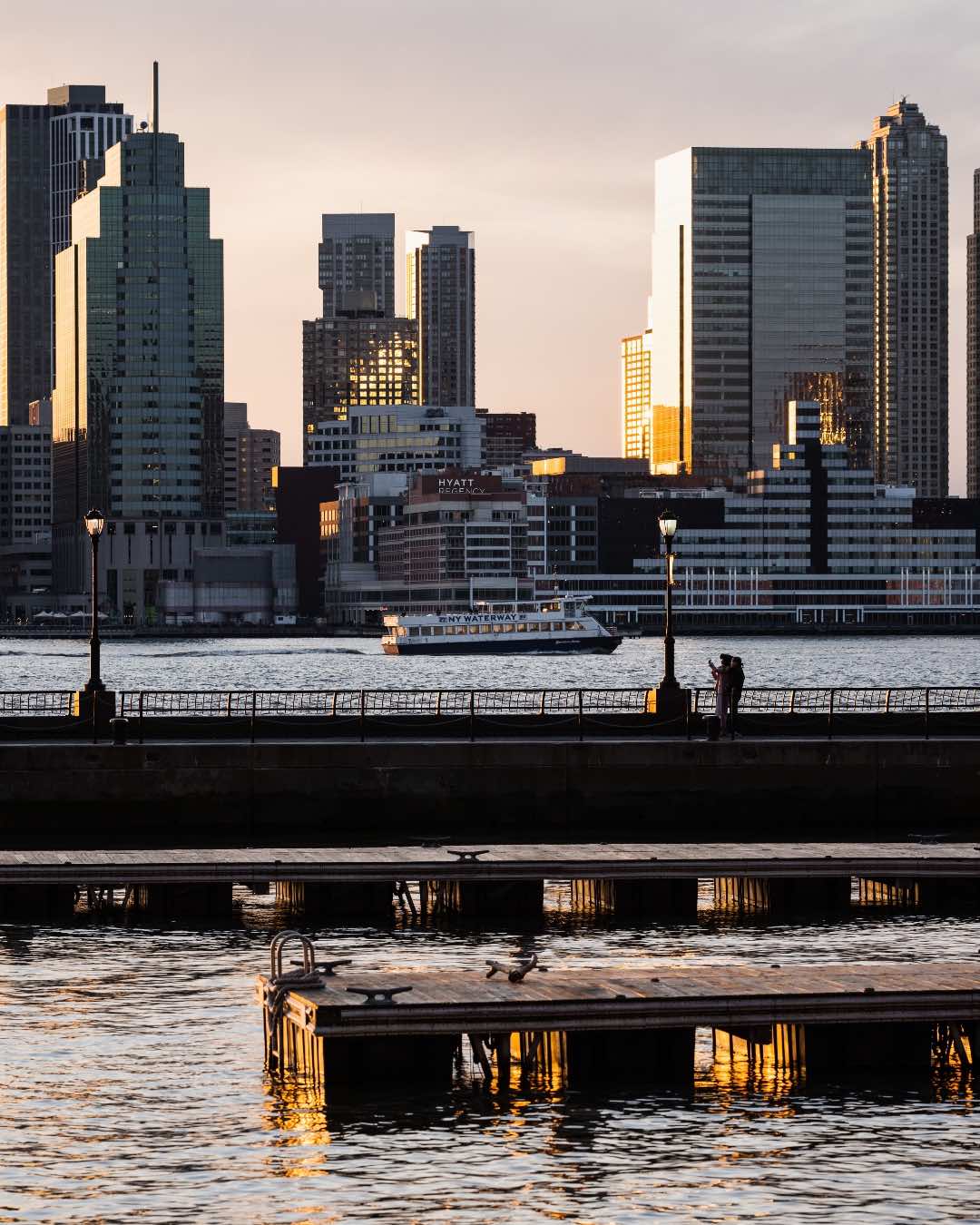 Entrée illuminée du Broofield Place