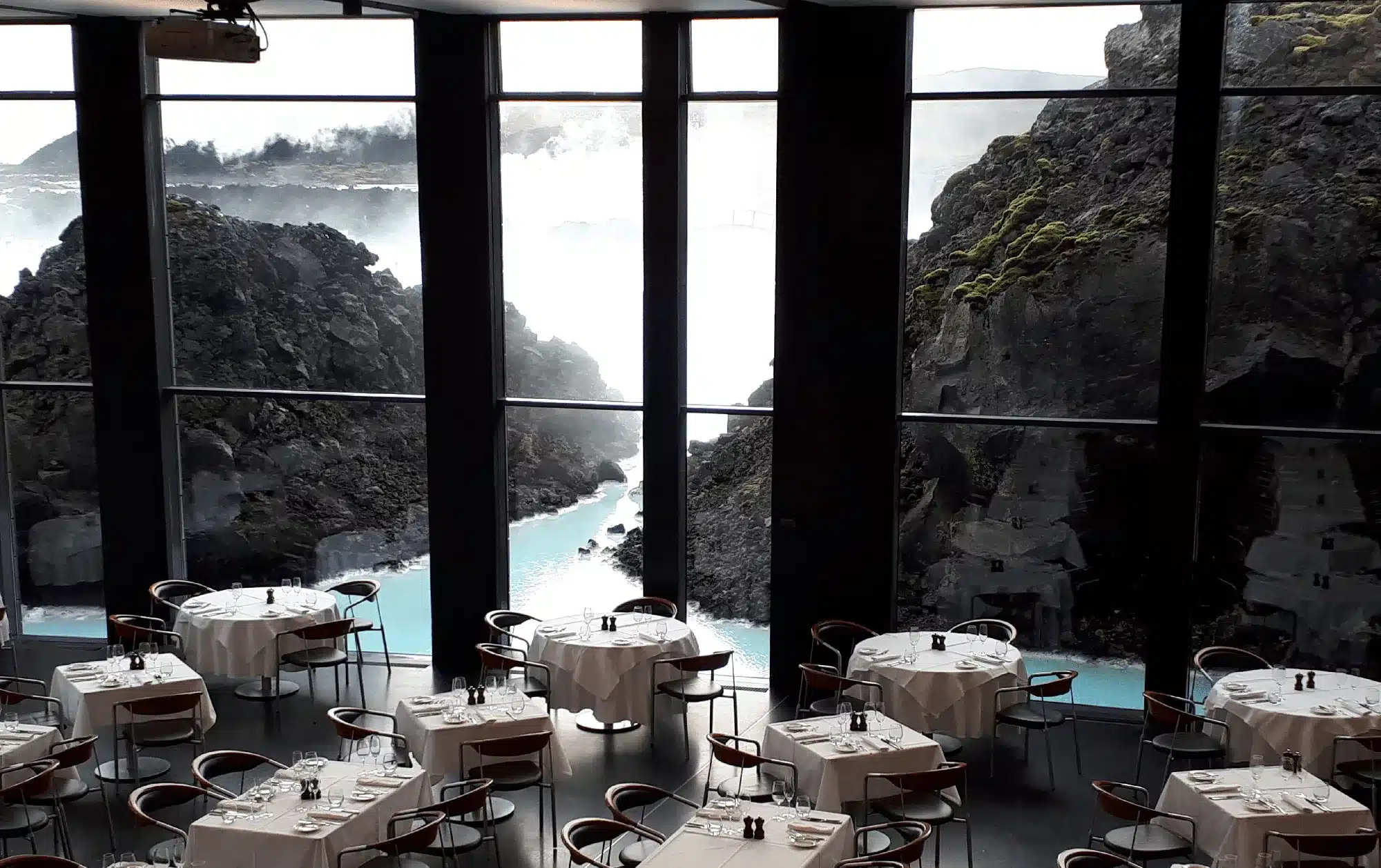 Déjeuner au Lava Restaurant au Blue Lagoon — , guide de voyage Âme Bohème