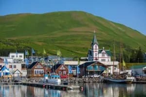 Découvrez le magnifique village islandais d'Husavik
