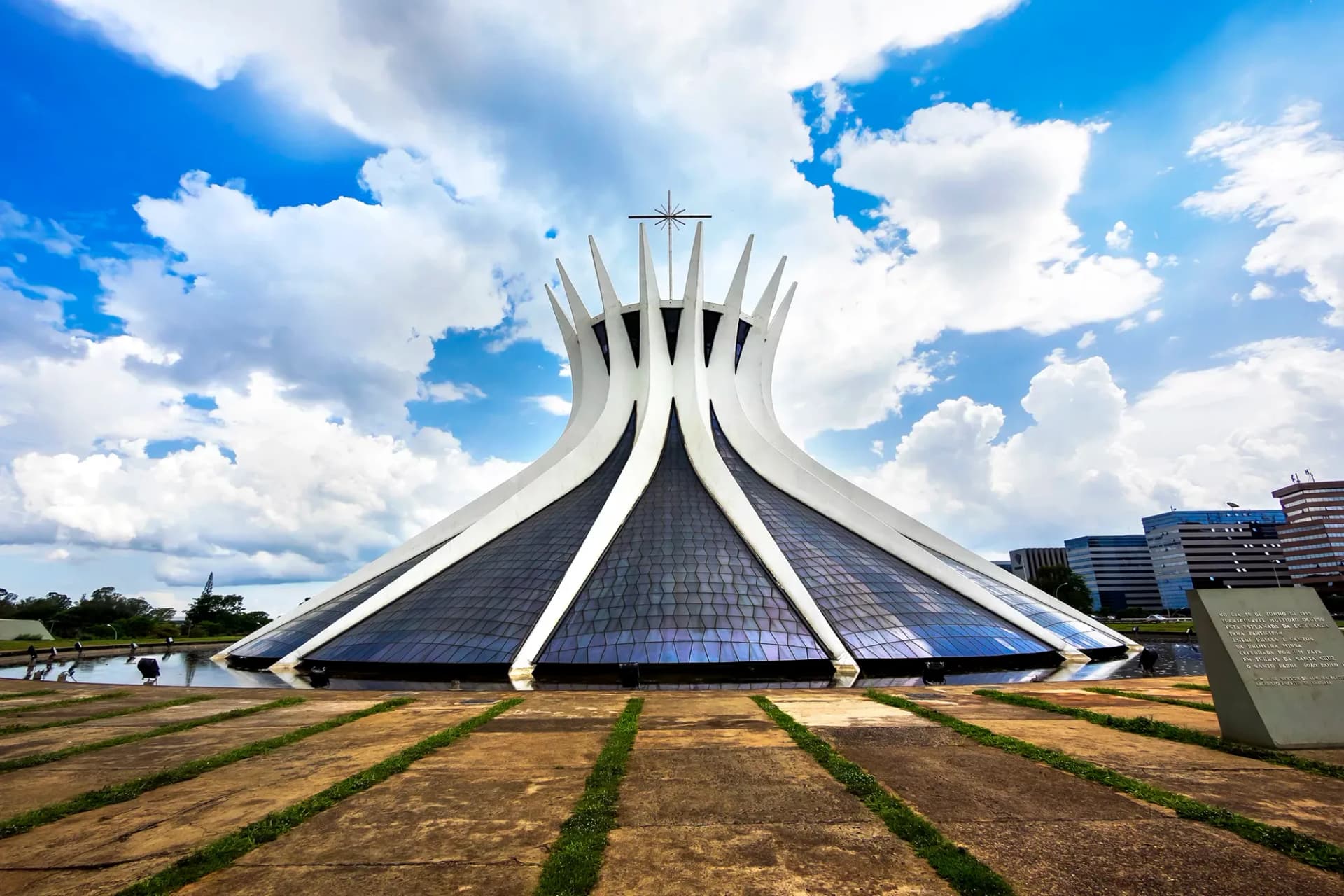 Catedral Metropolitana Nossa Senhora Aparecida, Brasilia : Une Beauté Structurelle