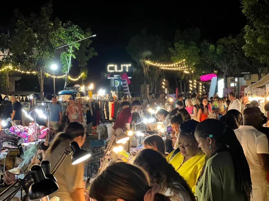 Le Fun Friday Avenue Night Market à Phuket