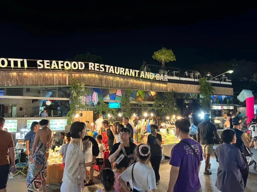 Retrouvez de nombreux restaurants et bars autour