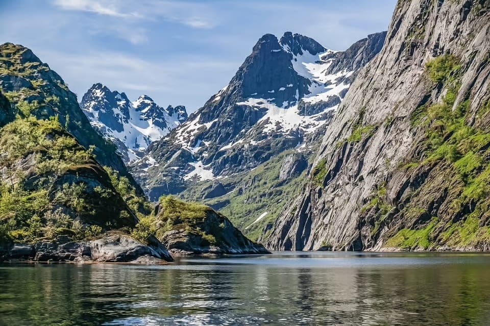 Croisière Trollfjord : Le Guide Ultime pour Découvrir ce Joyau des Lofoten 2025