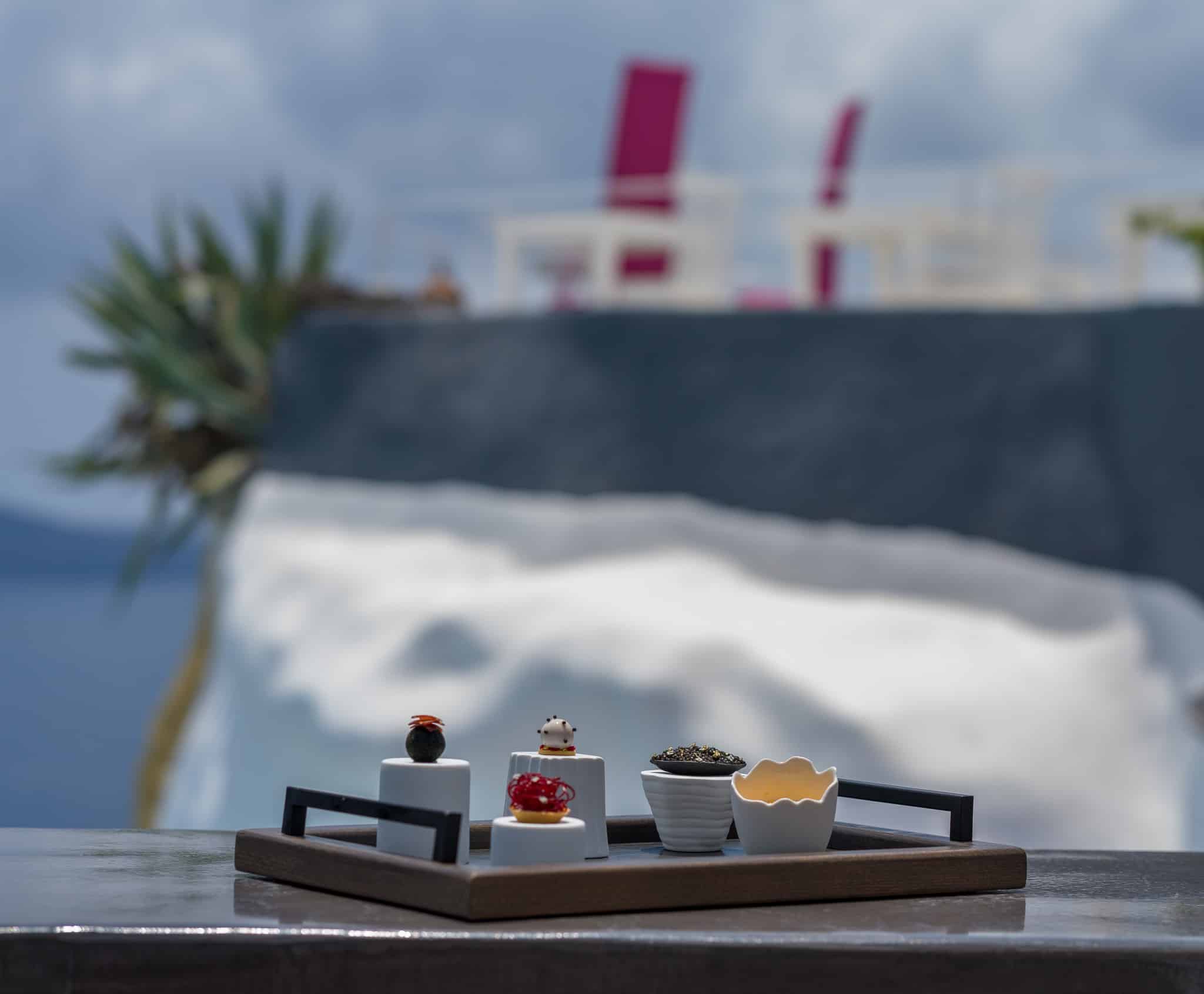 Andronis Luxury Suites — Vue panoramique sur la caldeira de Santorin