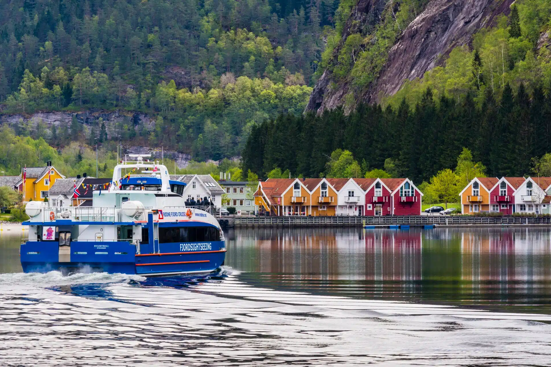 Croisière de Bergen à Mostraumen : Une Aventure Inoubliable dans les Fjords Norvégiens — Norvège, guide de voyage Âme Bohème