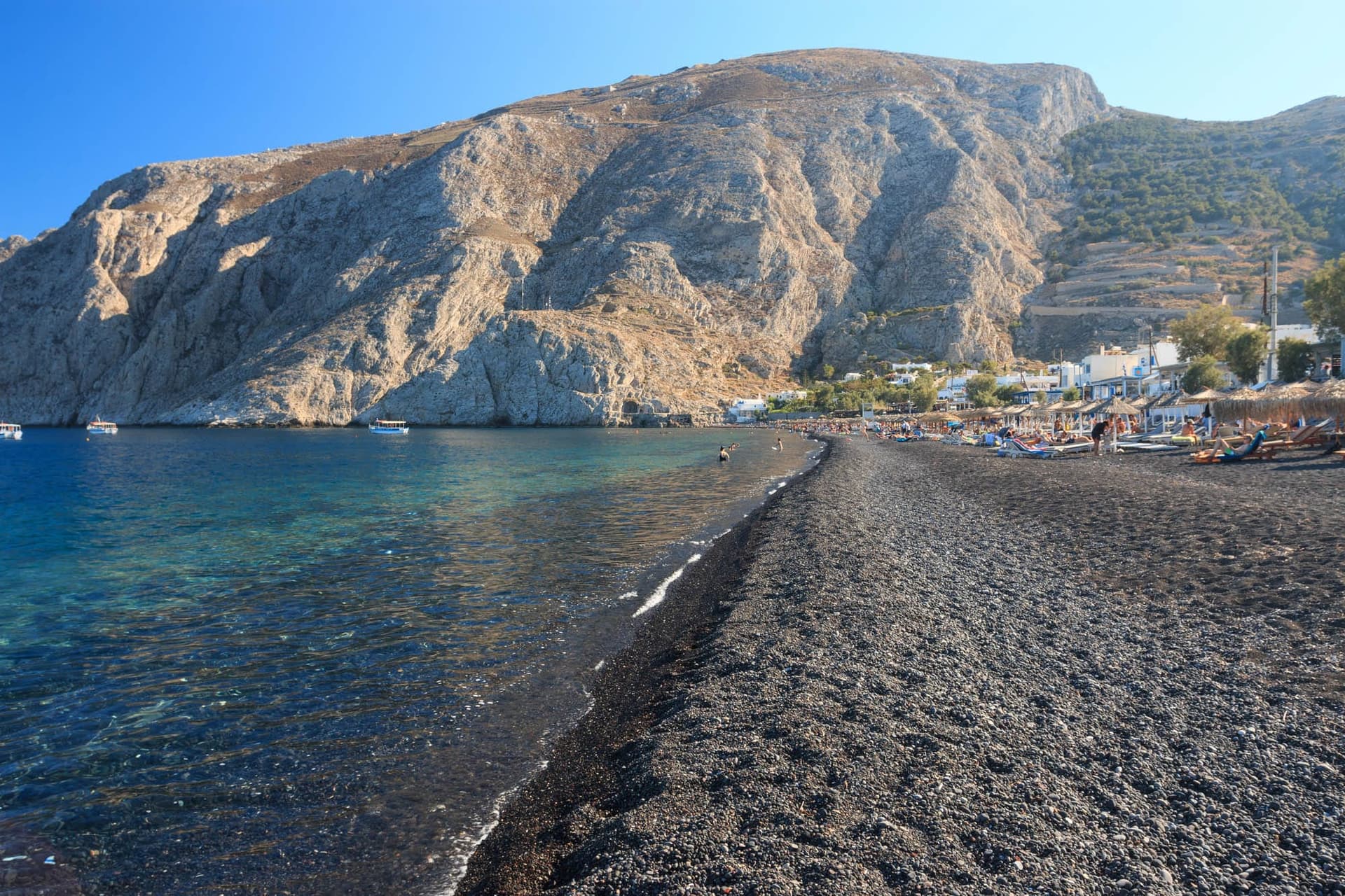 Les 6 meilleures plages de sable noir de Santorin — Santorin, guide de voyage Âme Bohème