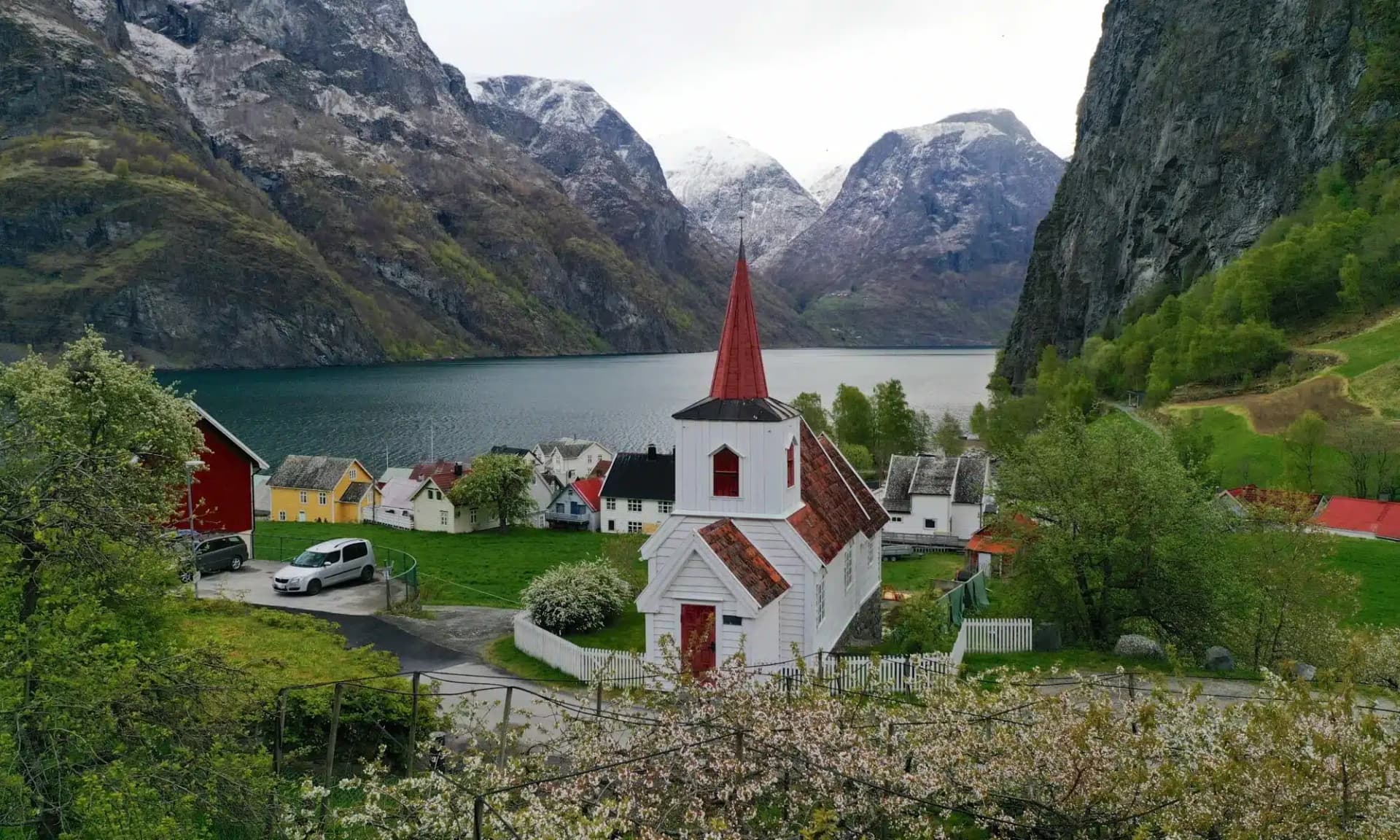 Visiter Undredal Stave Church : une église médiévale dans les fjords norvégiens — Norvège, guide de voyage Âme Bohème