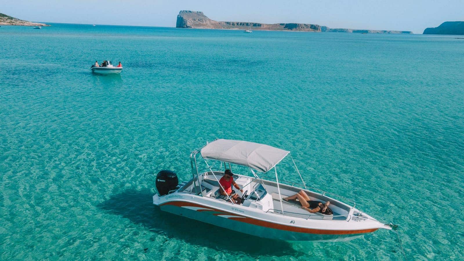 Louer un Bateau Sans Permis à Kissamos : Votre Clé Privée vers Balos et Gramvousa