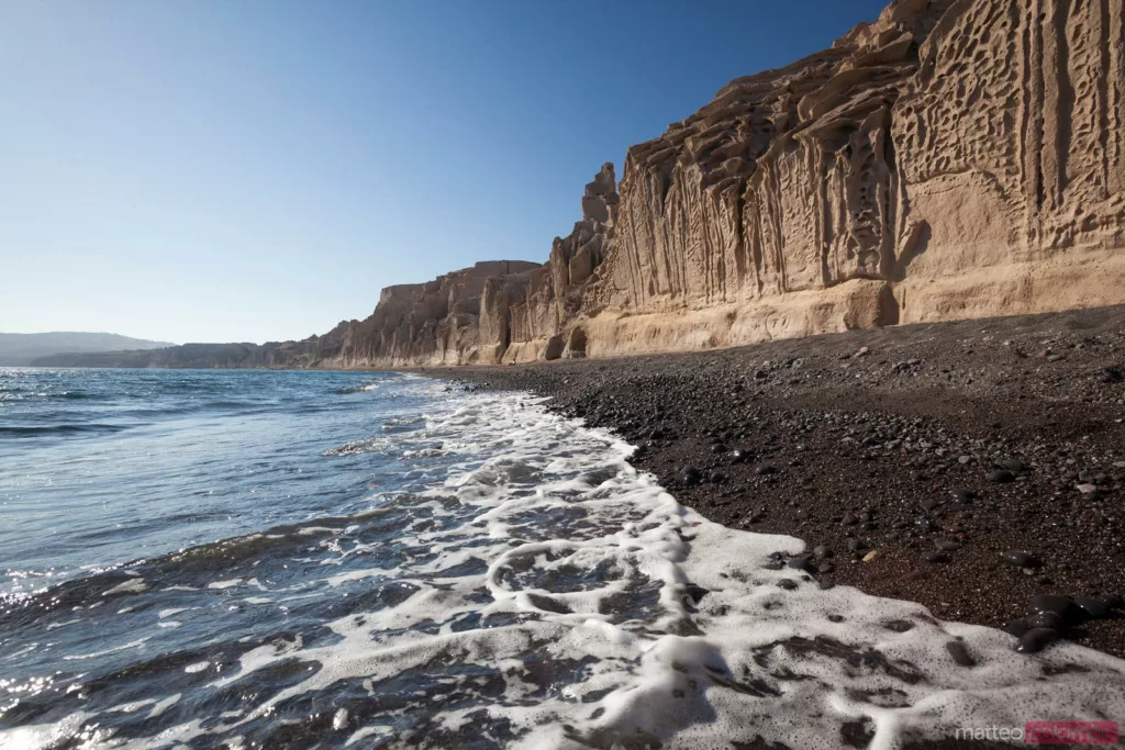 Discover Vlychada beach on Santorini