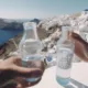 Boire de l'eau potable à Santorin