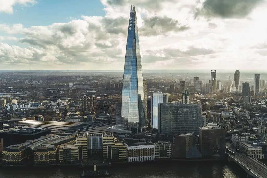 The Shard, Londres : Un Géant Parmi les Nuages