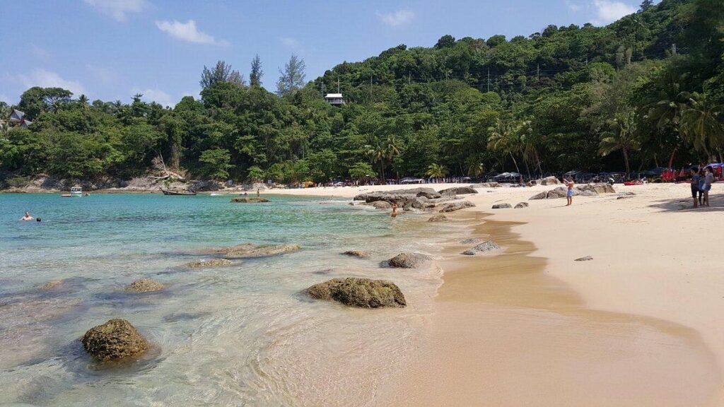 Découvrez la plage de Laem Singh Beach à Phuket