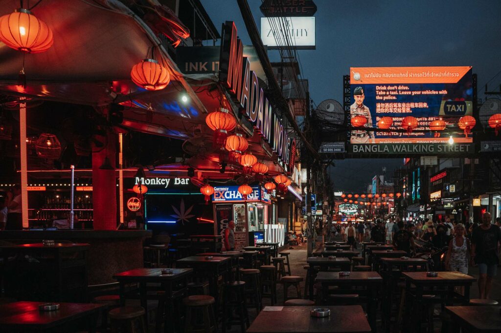 Évitez tous les établissements de Bangla Road, vous serez déçu par l'être humain