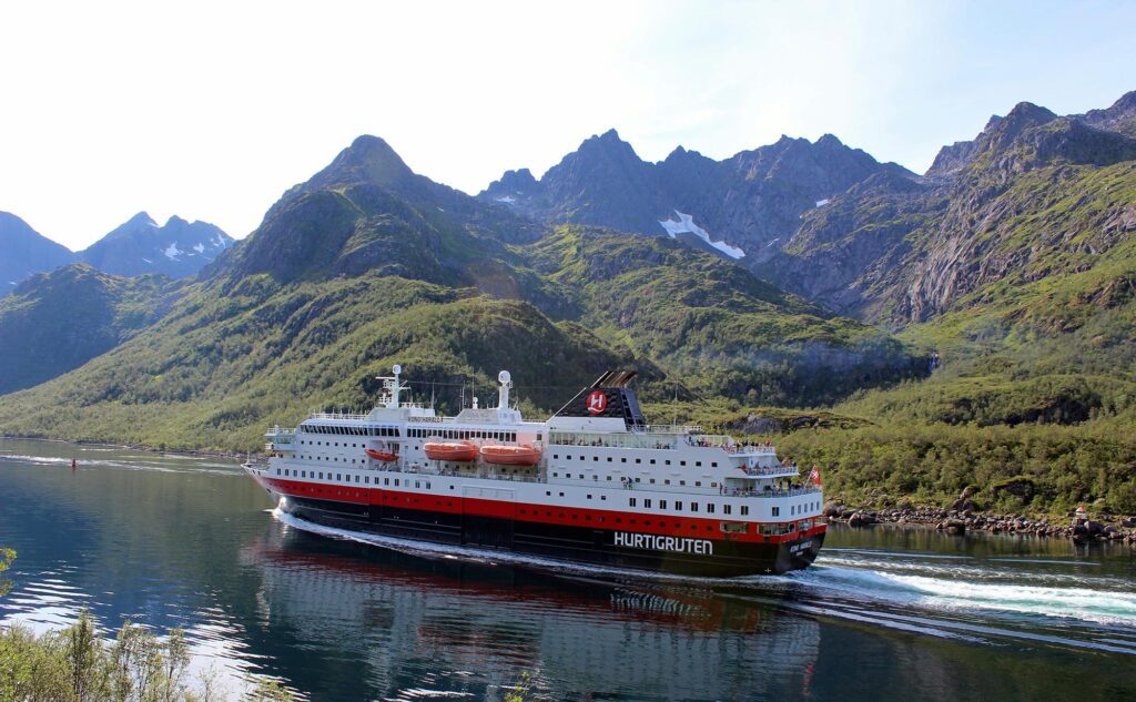 Visiter les Lofoten par ferry ou bateau