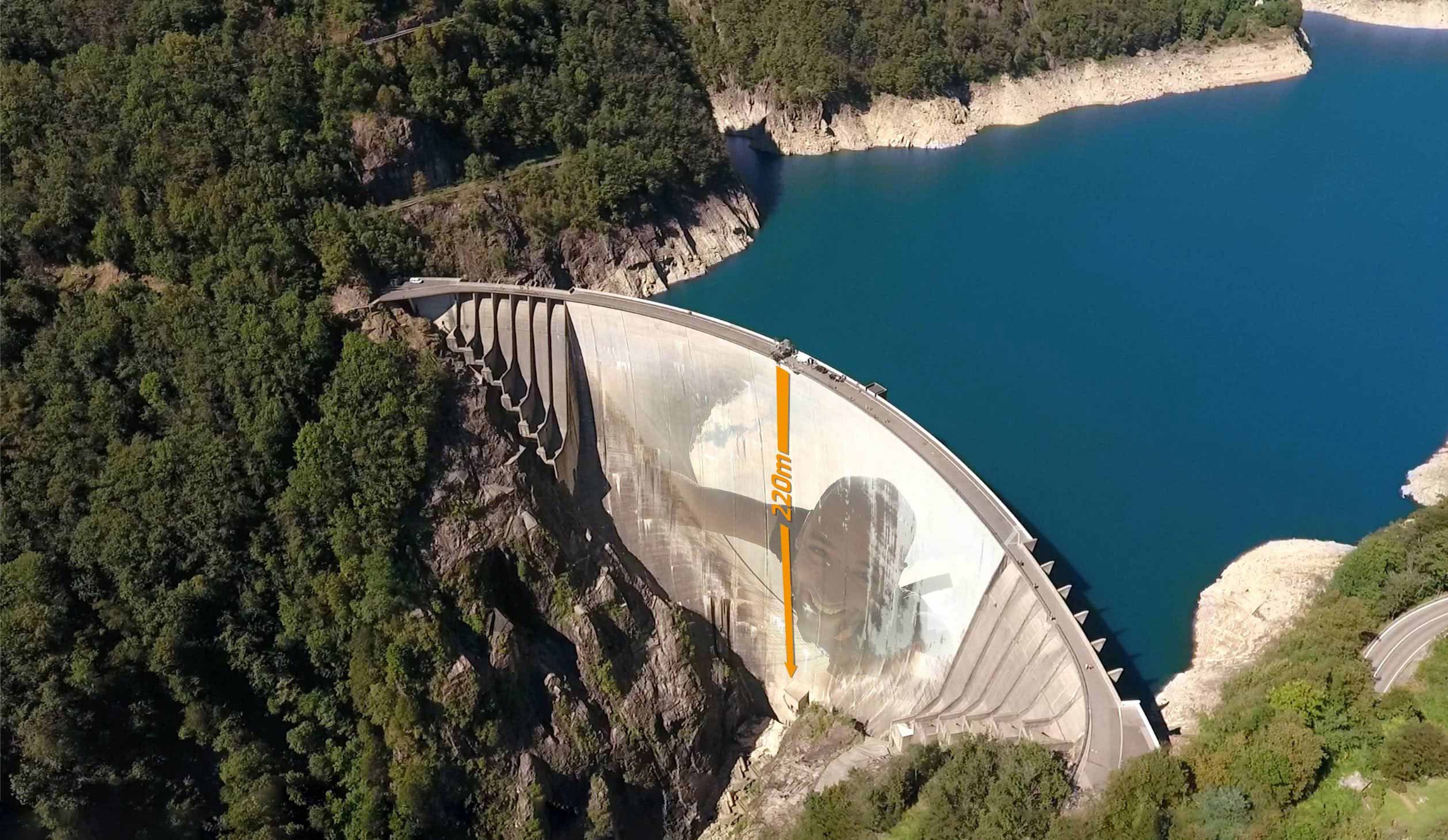 Faire le Saut à l'élastique de 007 au Barrage de Verzasca 🪂 - Âme Bohème