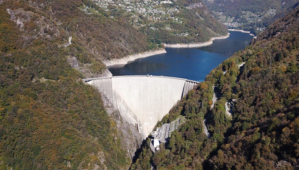 Se rendre au barrage de Verzasca, en Suisse